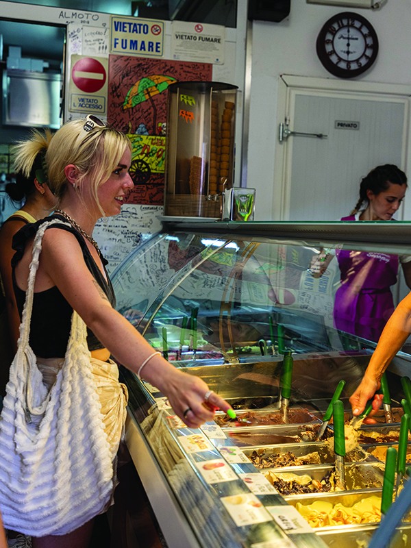 After a long day of touring Cortona, students enjoy a cup (or cone!) of Gelato. 